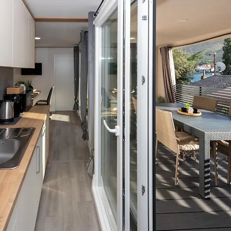 Mobilna Kucica Emma, Kamp Vala *